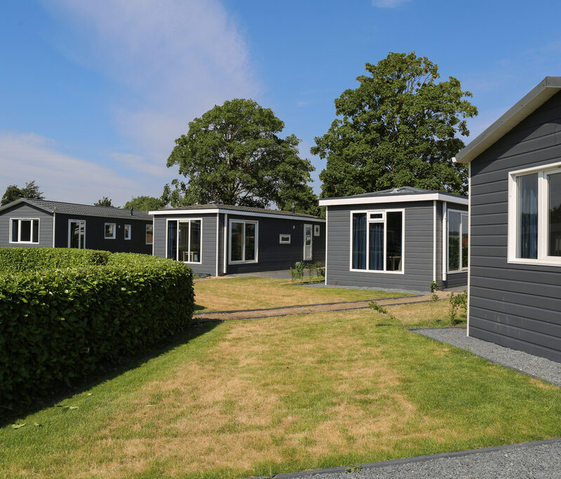 Heerlijke chalets voor gezinnen op recreatiepark de Rhederlaagse Meren in Lathum