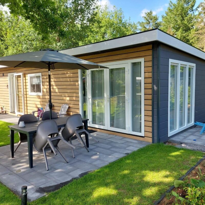 Nieuw luxe chalet in bosrijke omgeving in Epe