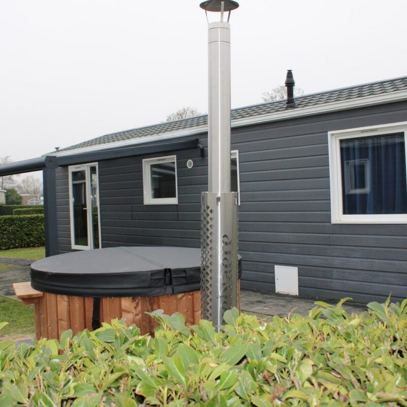 Comfort chalet 4 persoons met Hottub type B op vakantiepark de Rhederlaagse Meren