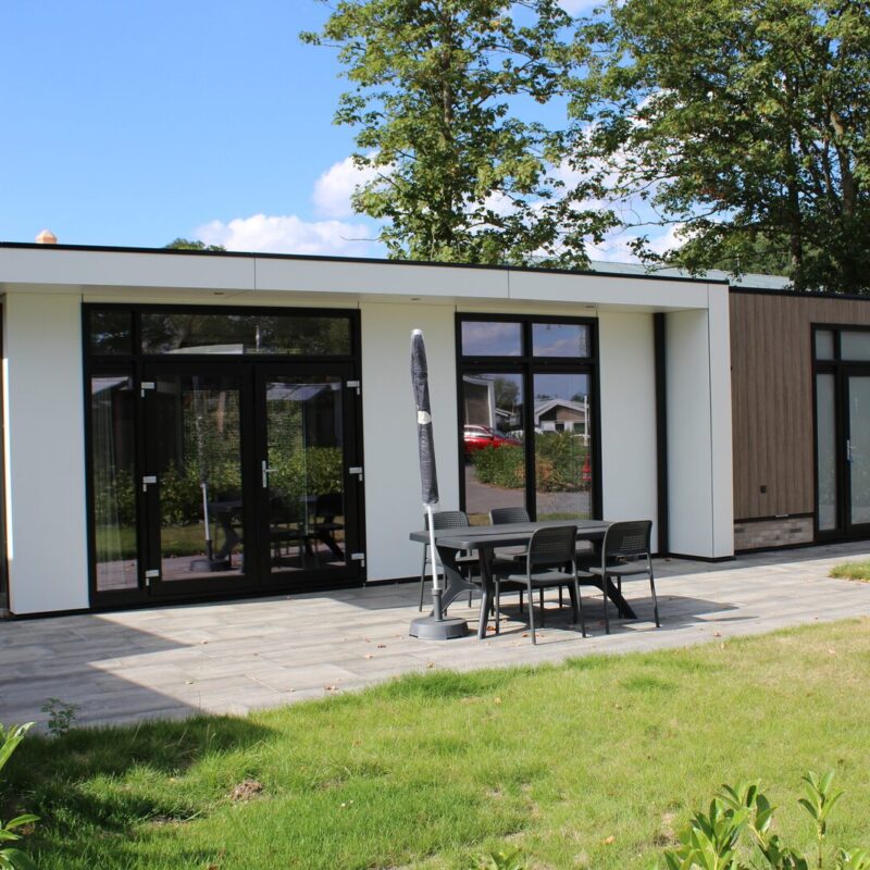 Moderne 4 persoons vakantiewoning de Luxe op vakantiepark de Rhederlaagse Meren