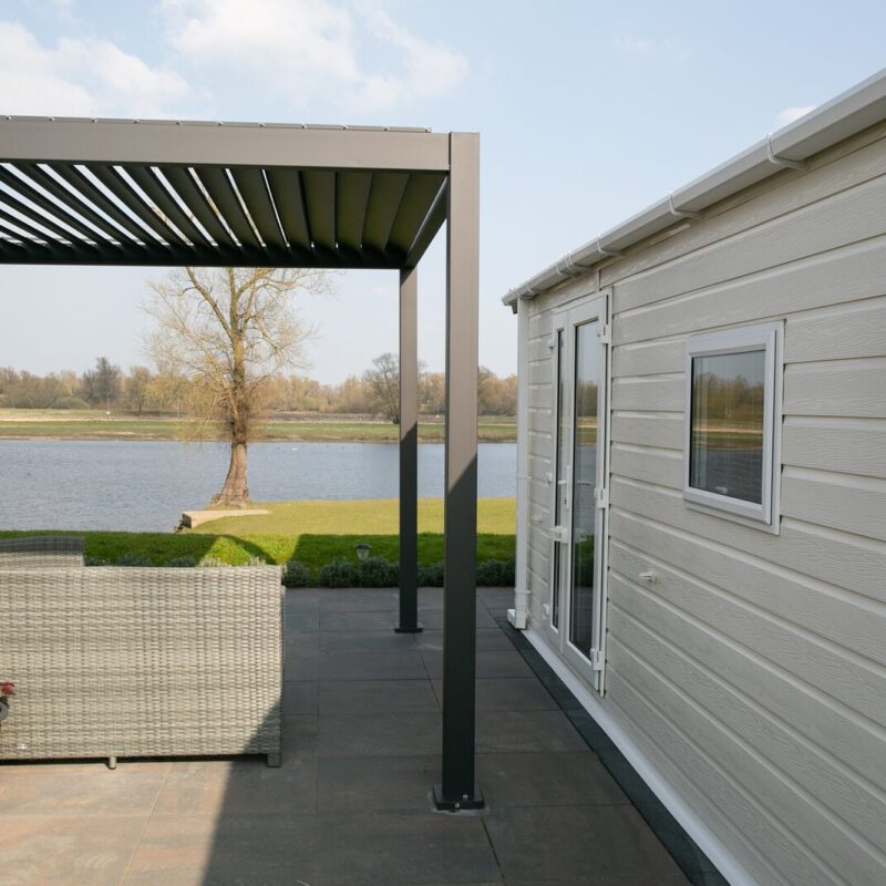 Chalet voor 4 personen aan het water op park aan de Ijssel
