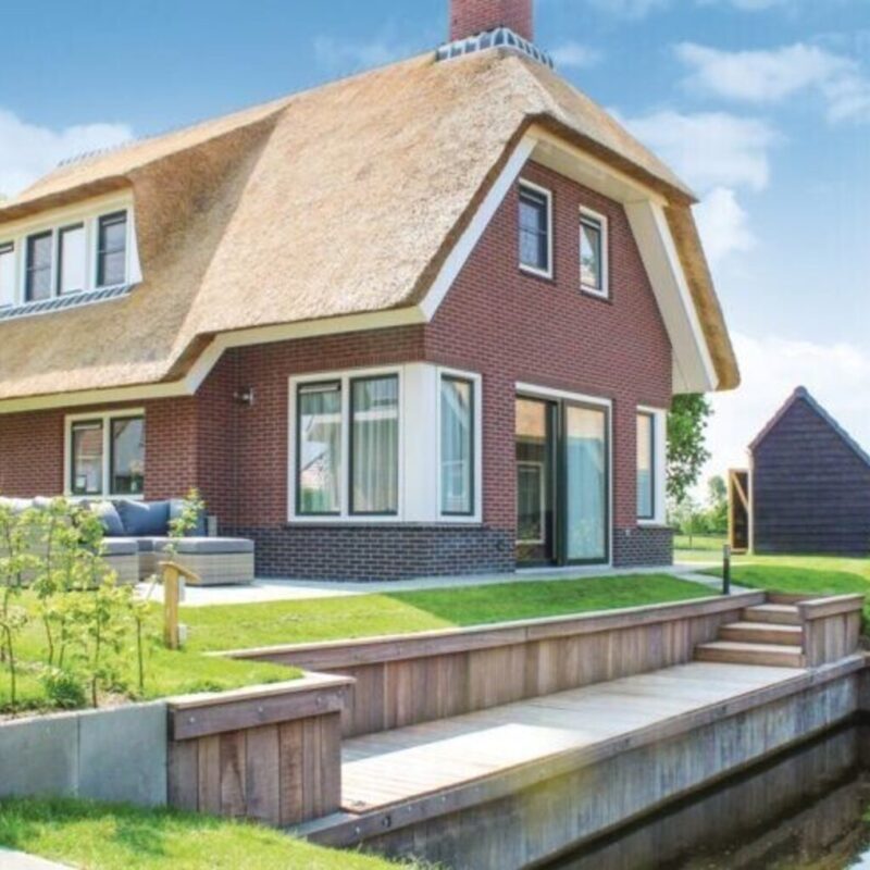 8-persoons vakantiehuis aan het water op park Idskenhuizen