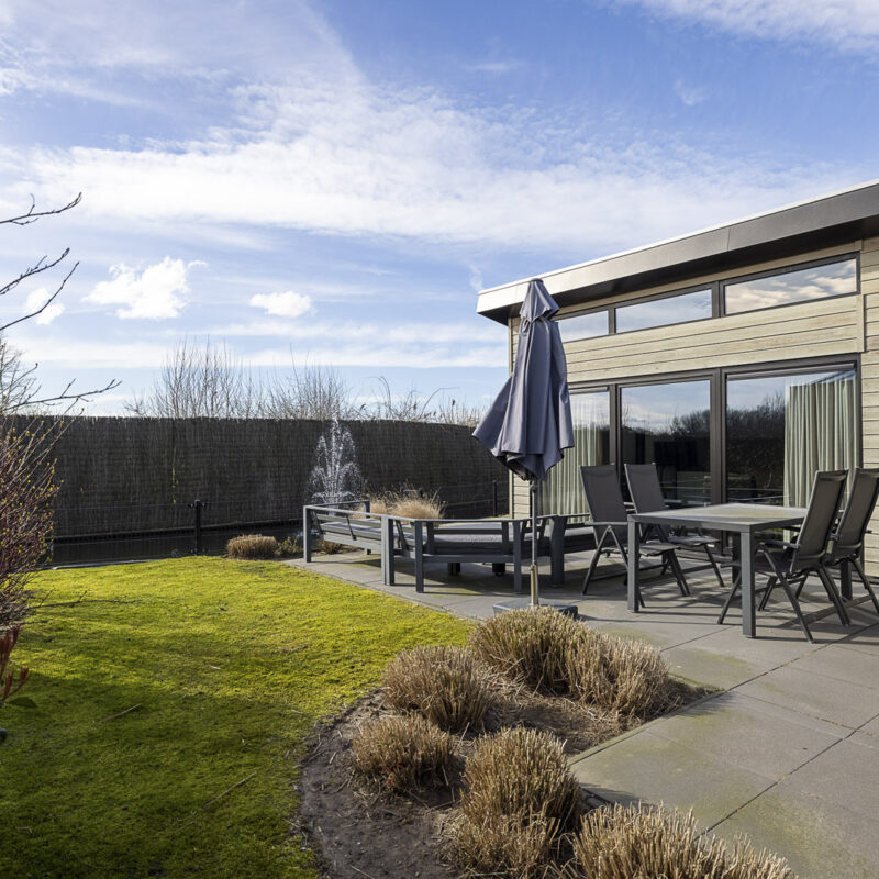 Watervilla op park Familiehuis Nunspeet aan een vijver