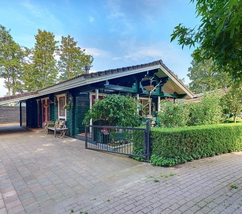 Finse bungalow in Hulshorst met houtkachel en jachthuisje