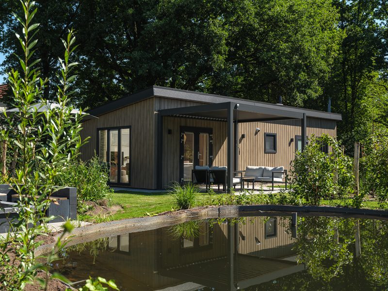 Loevestein Deluxe met Hottub - 4 personen