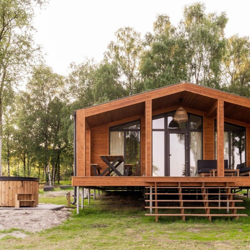 Chalet aan water met privé hottub - 5 personen